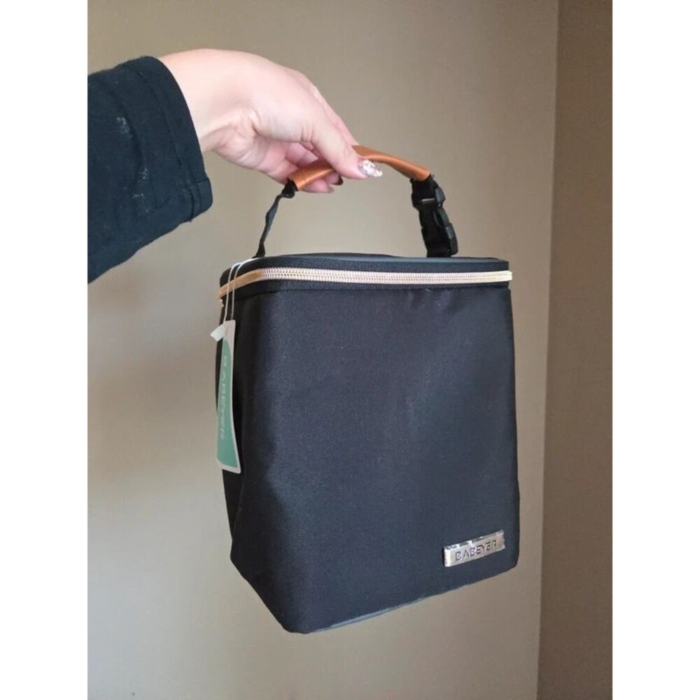 Breastmilk cooler bag with ice pack